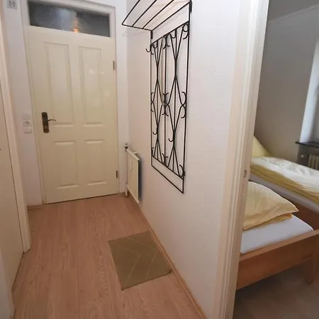 Hubertusweg 6 7 *